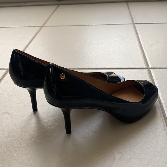 Brand new Calvin Klein Heels size 8 - Picture 2 of 3